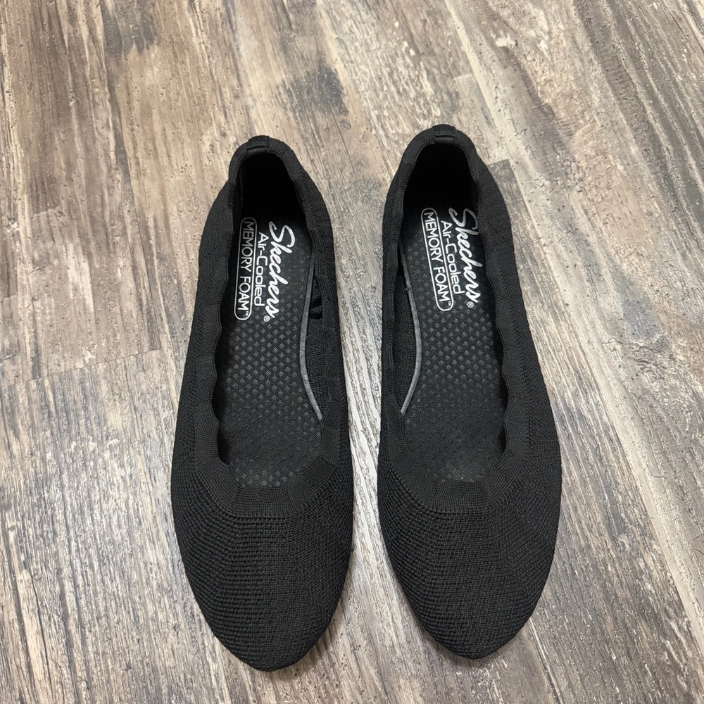 Skechers Women's Cleo Black Air Cooled Memory Foam Slip-On Knit Flats Size 7.5